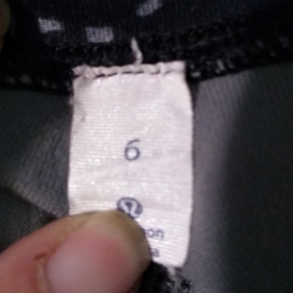 Lululemon True Self Crop II Samba Snake Battleship Black Leggings, Size 6 - Picture 11 of 13